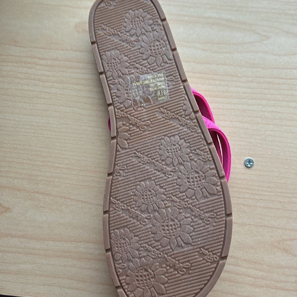 NWT Yellow Box Pink flip flops sandals with supportive footbed size 8.5 - Picture 4 of 4